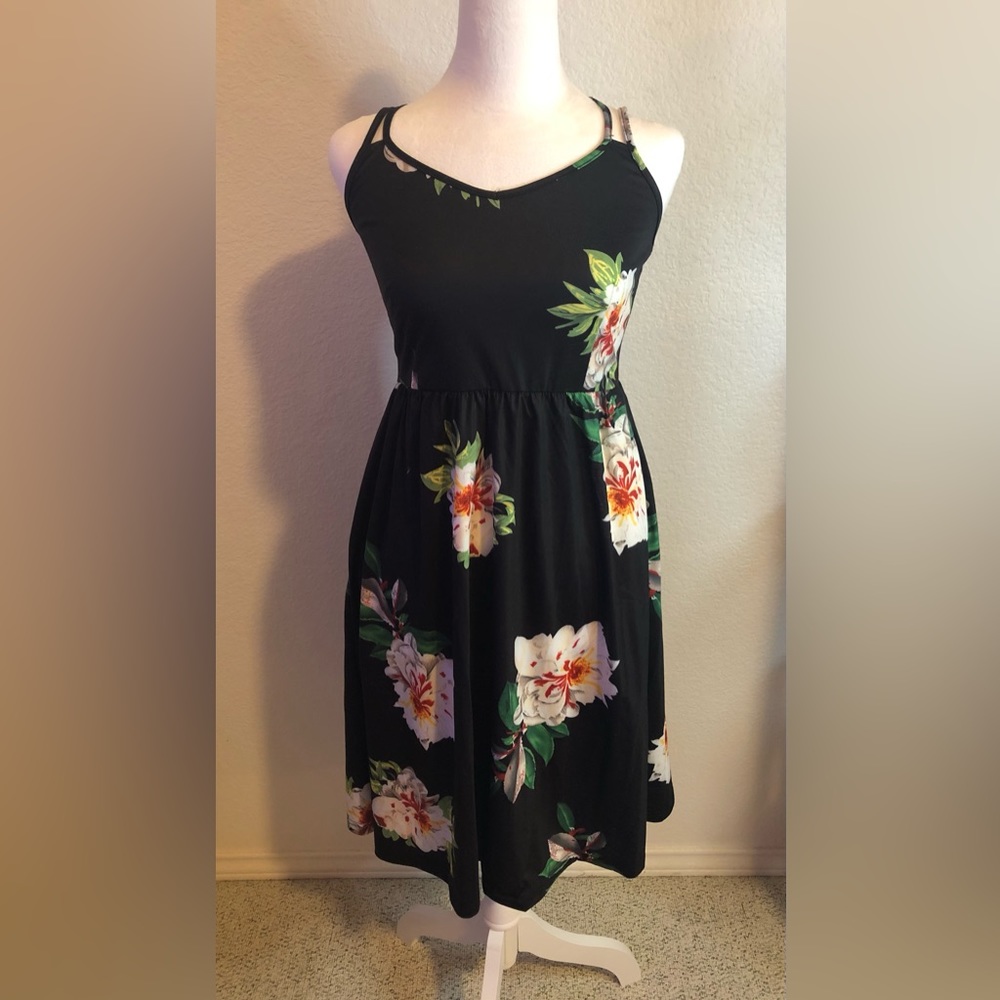 NWT Sz S Untranice Dress W/Adjustable Straps